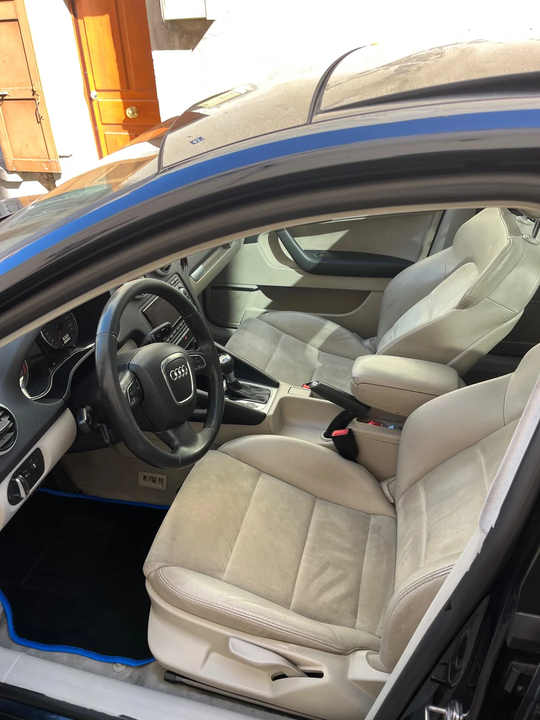 Audi A3 après nettoyage en profondeur des sièges avant et de la moquette par CIGINET