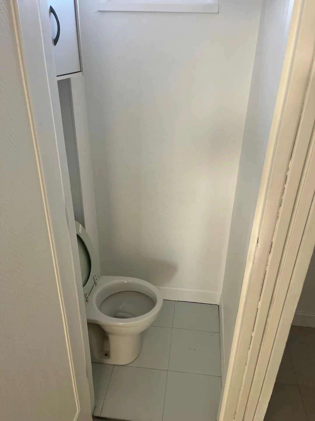 Nettoyage de fin de bail des sanitaires et du sol d’un logement par CIGINET